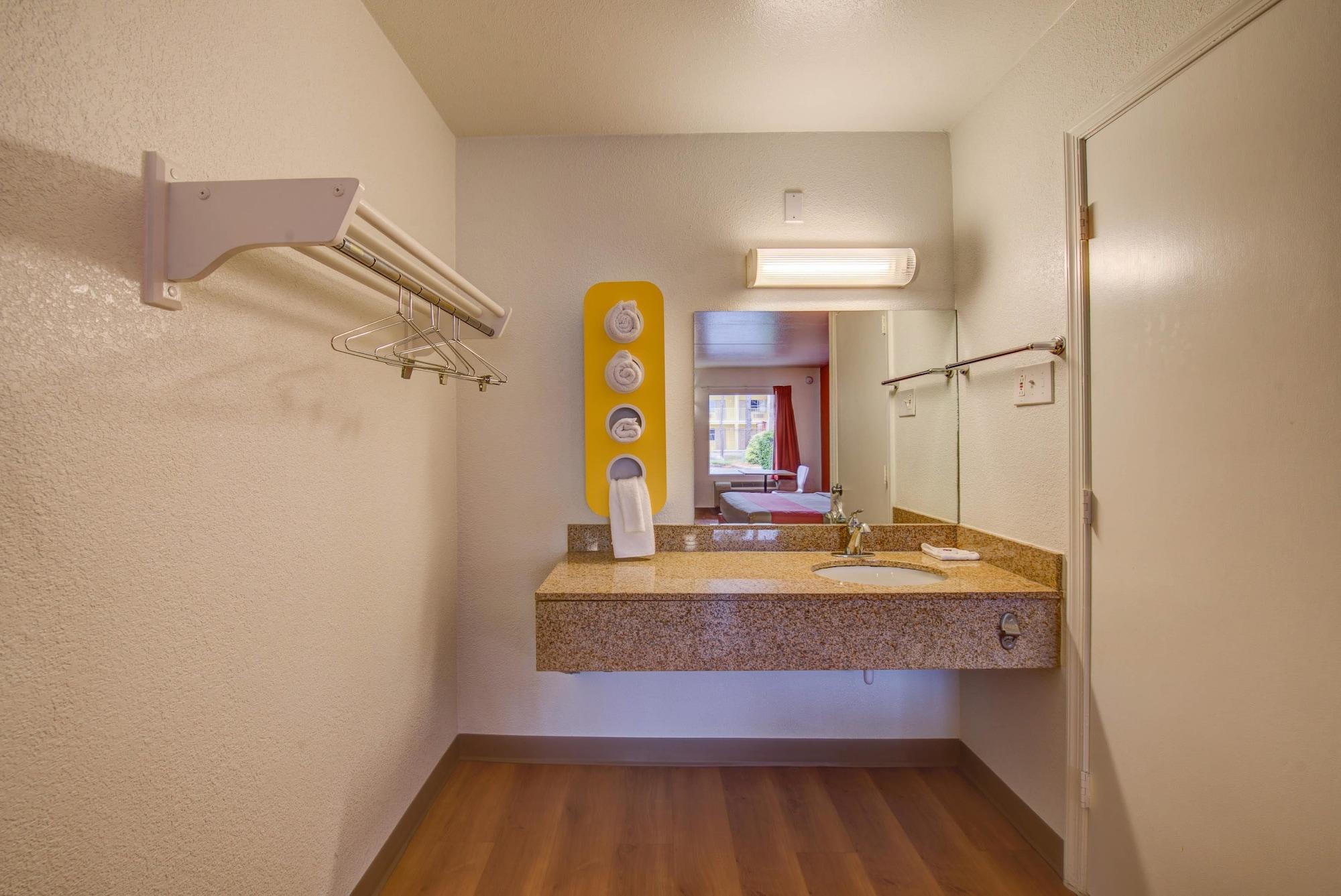 Motel 6-Norfolk, Va Экстерьер фото