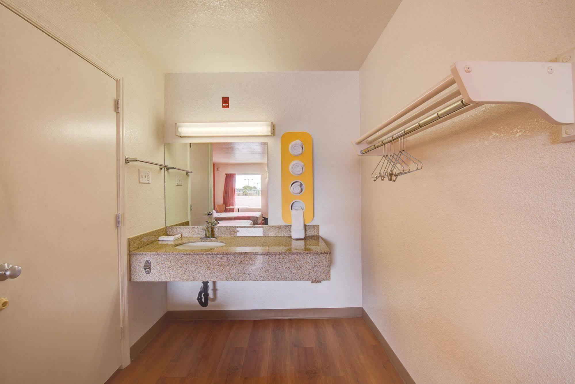 Motel 6-Norfolk, Va Экстерьер фото